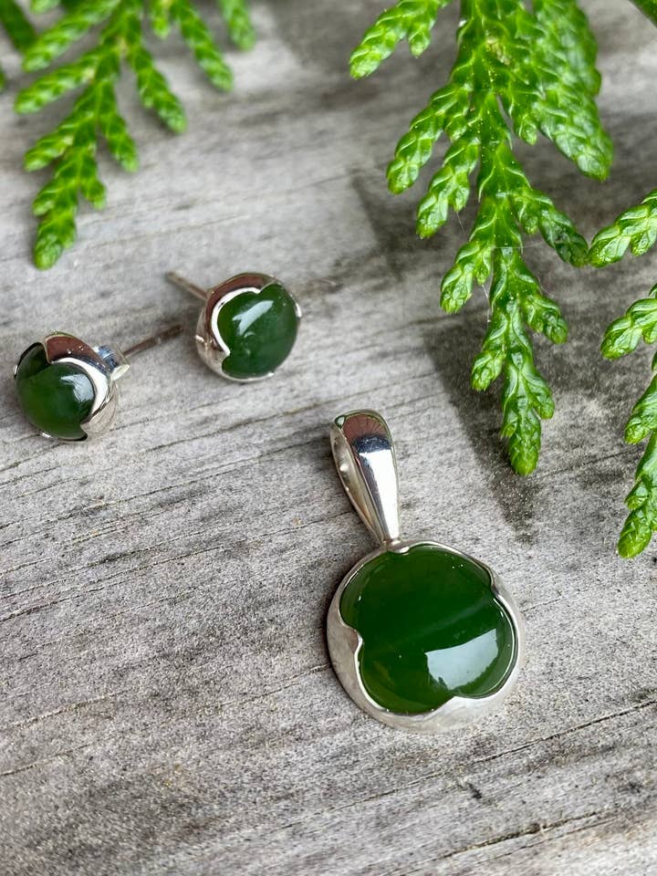 BOUCLES D'OREILLES JADE ESSENTIALS pour la vente par Ivory Jacks