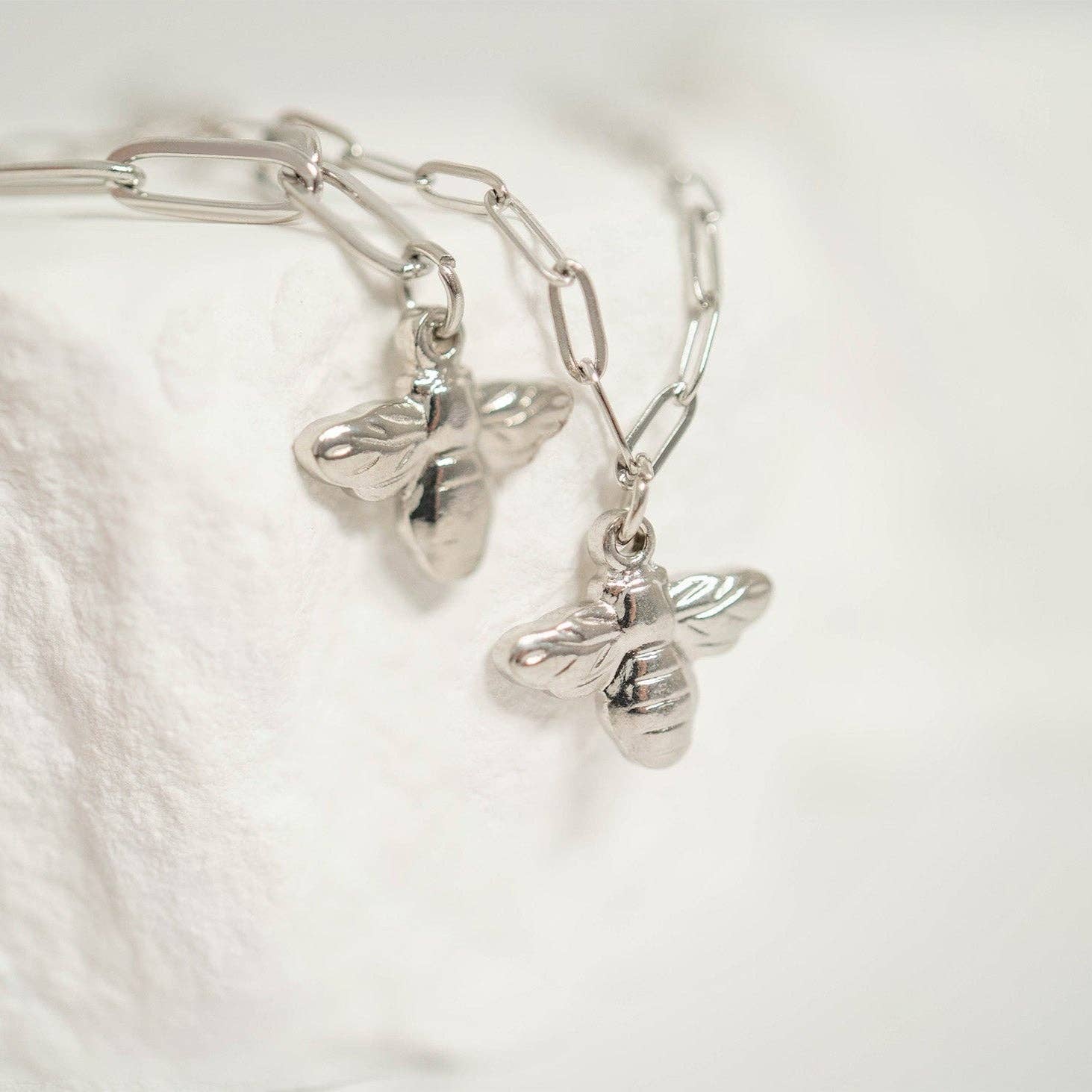 WJW – wholesale Jewellery set – 18K Gold PVD Mommy & Me Bee Matching Charm Necklace Set5