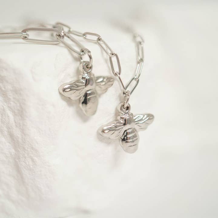 WJW - Wholesale Jewelry Set - 18K Gold PVD Mommy & Me Bee Matching Charm Necklace Set5