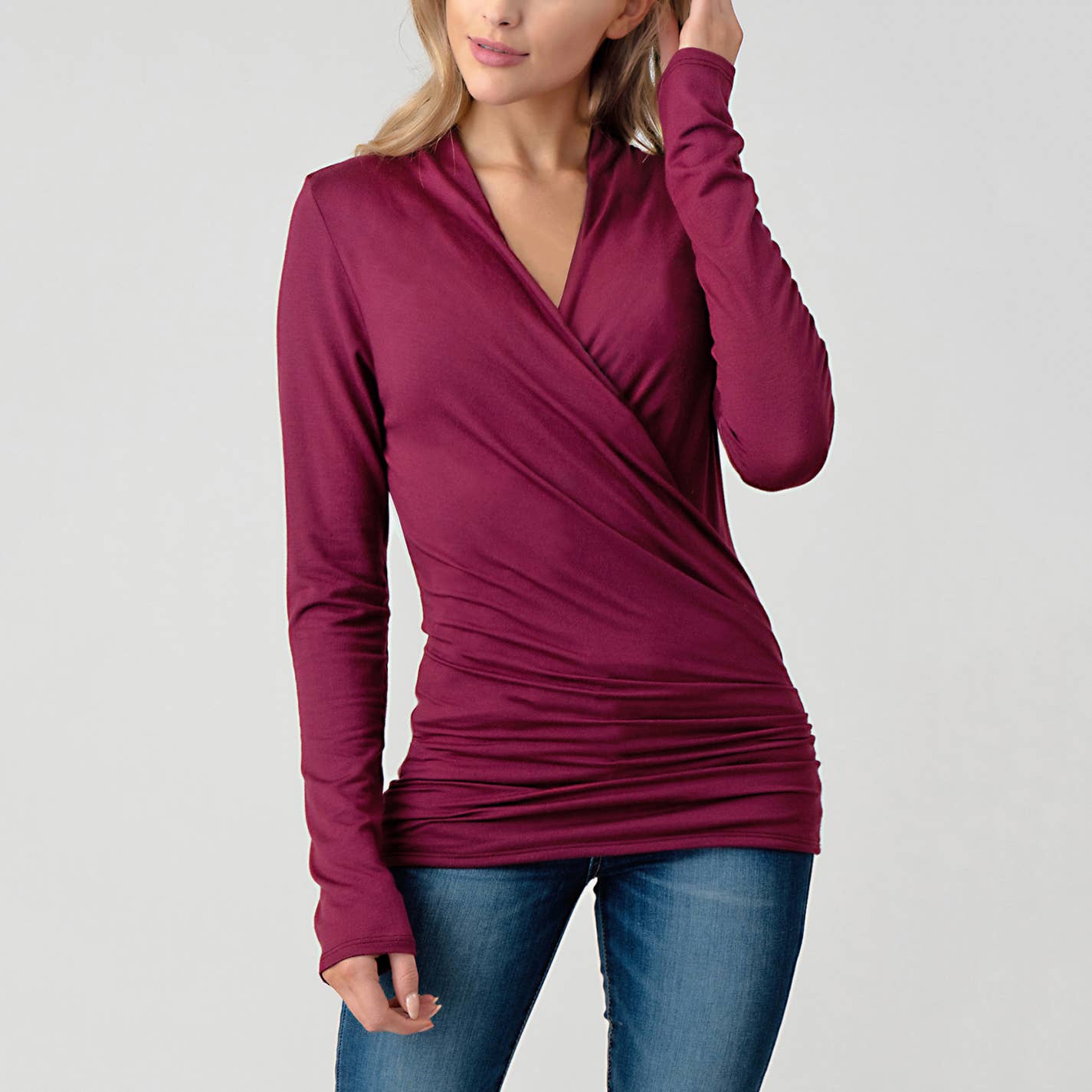 Heimious – Engroshandel Strikket top - Dame – Heimious fitted modal jersey bluse med slå-om, lange ærmer og plisserede detaljer18