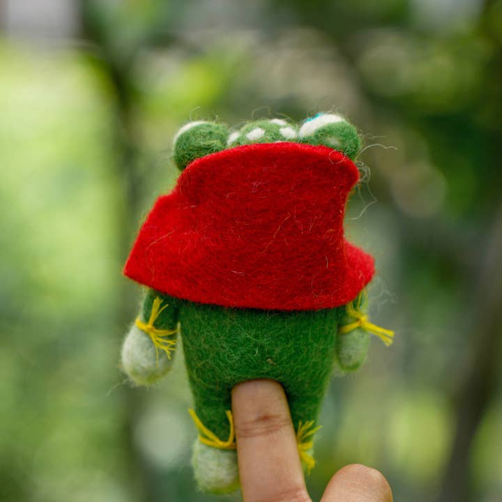 Everest Pet Supply & Gifts - Wholesale Finger Puppet - Kids & Baby - Magician Frog Finger Puppet, Handmade, Needle Felted1