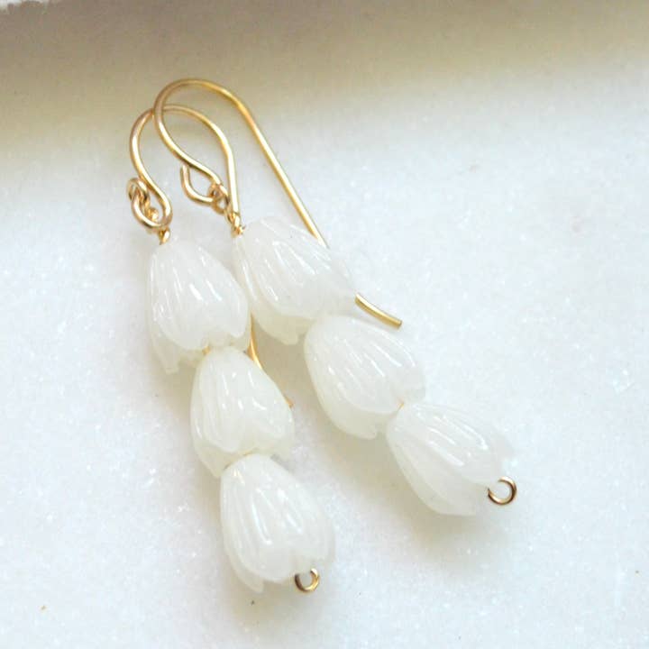 Pendientes Triple Blanco Pikake para venta al por mayor de Salty But Sweet