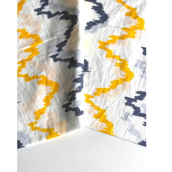 Bandana - Algodón amarillo con estampado Ikat para venta al por mayor de The Indian Bazaar