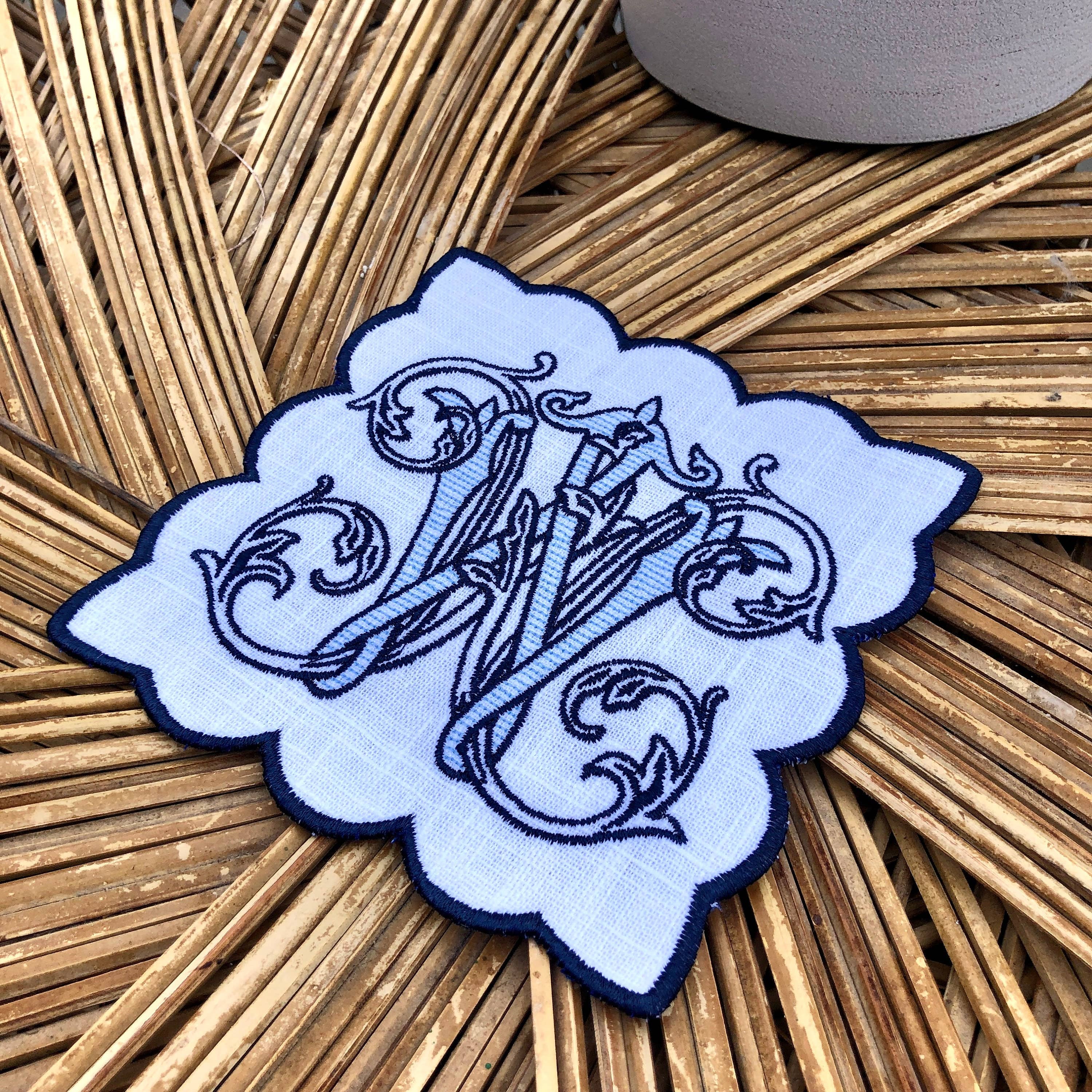 Belle Linen – wholesale Dinner & cloth napkin – Set of 4 Vintage Monogram Scalloped Linen Cocktail Napkins6