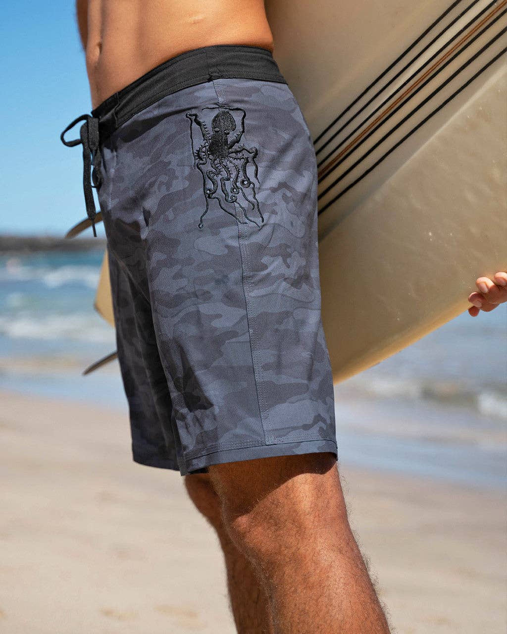 Maui Rippers – Großhandel Badeshorts – Herren – Midnight Camo 19" Stretch-Boardshort6