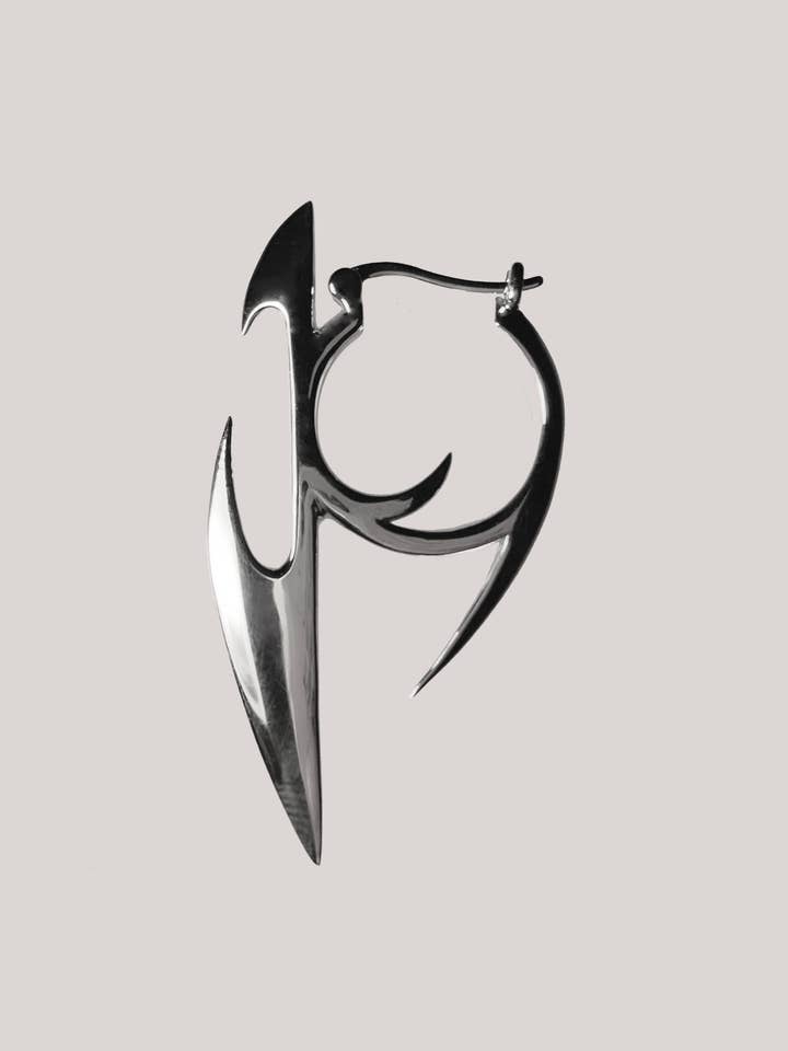Boucle d'oreille unique Chimera pour la vente par Austin James Smith