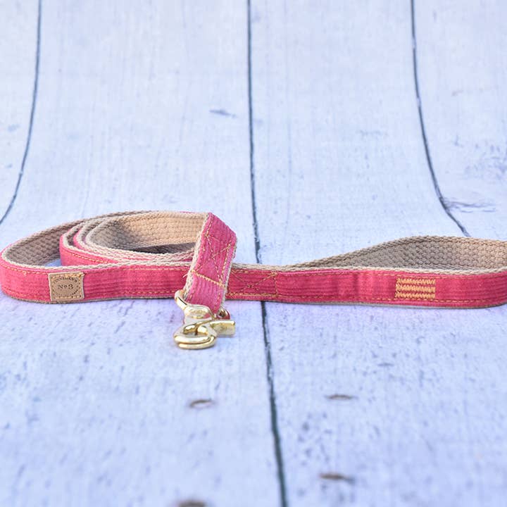 LAISSE EN VELOURS CÔTELÉ ROSE 3/4″ pour la vente par Finnegan’s Standard Goods