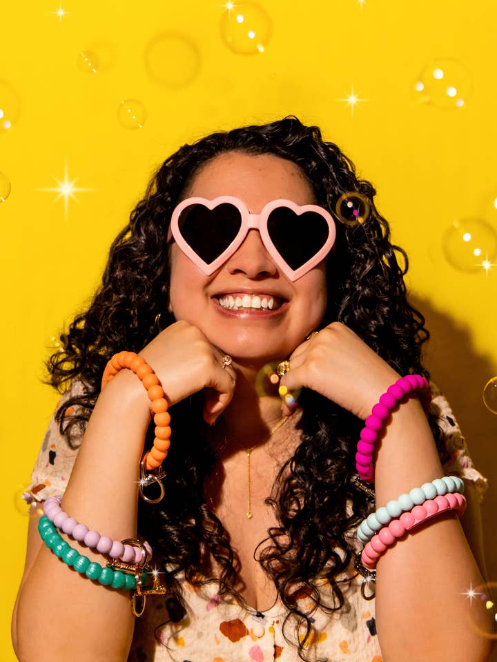 Bubble Bangle & Babe Armbånd Nøglering - Håndledsbåret nøglering for engroshandel hos Bangle & Babe