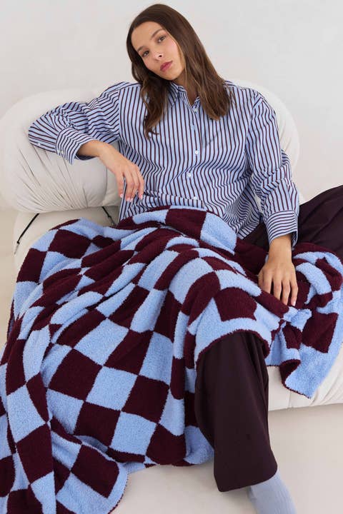 ARCTIC FOX & CO. - Wholesale Throw Blanket - The Teddy Throw - 100% Recycled - Blue Check - AW256