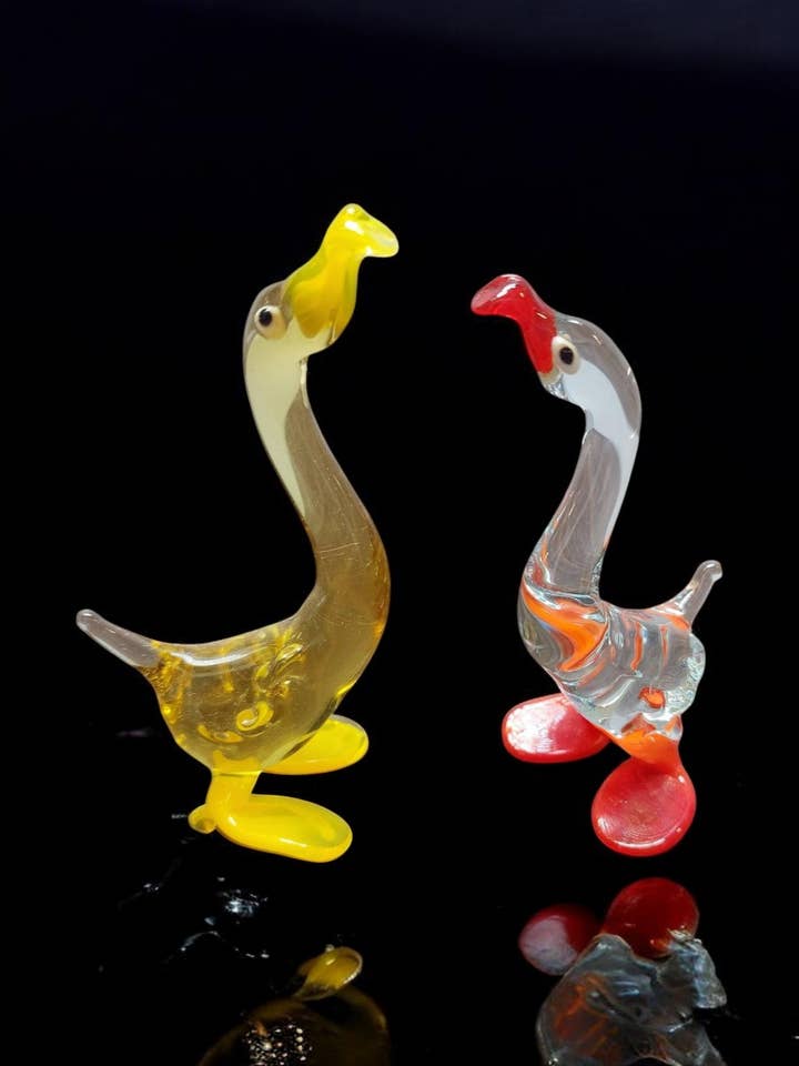 Figurine en verre naturellement coloré - Fait main - Design d'oie pour la vente par Glass by Iness
