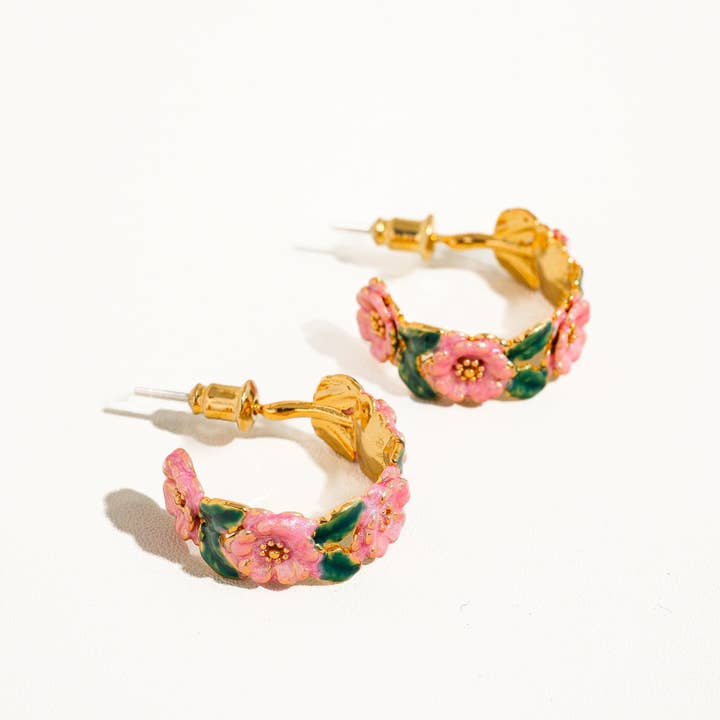 Flerfärgad Jocelyn blomsterörhängen i C-form med 18K förgyllning för wholesale på Faire1