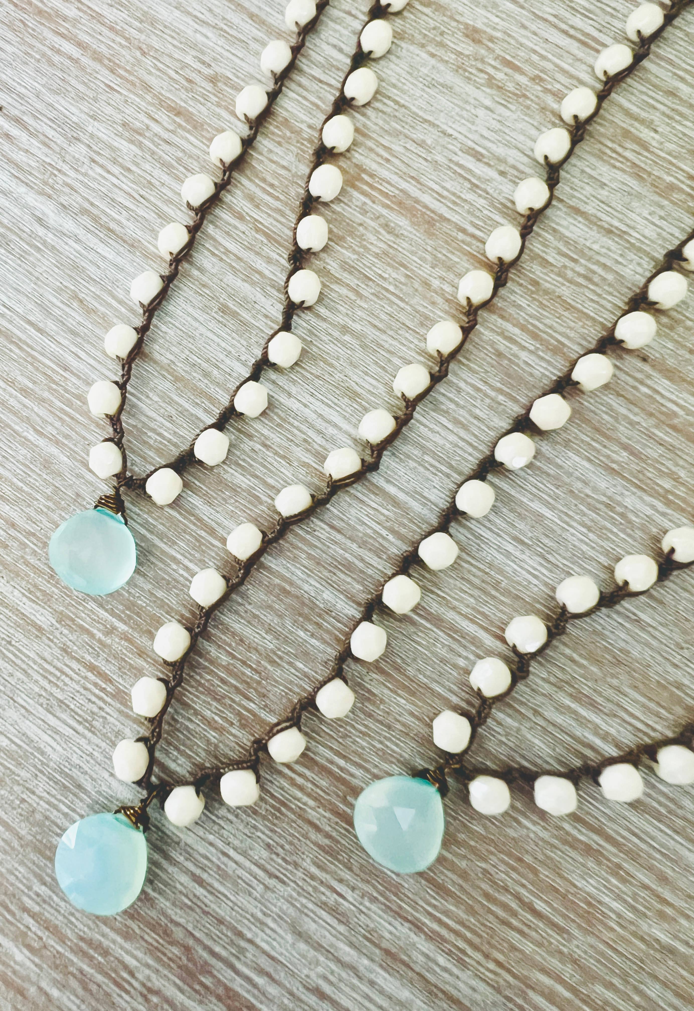 Twist Style - Vente Collier de perles - Goutte de calcédoine bleu aqua à facettes avec cristal tchèque