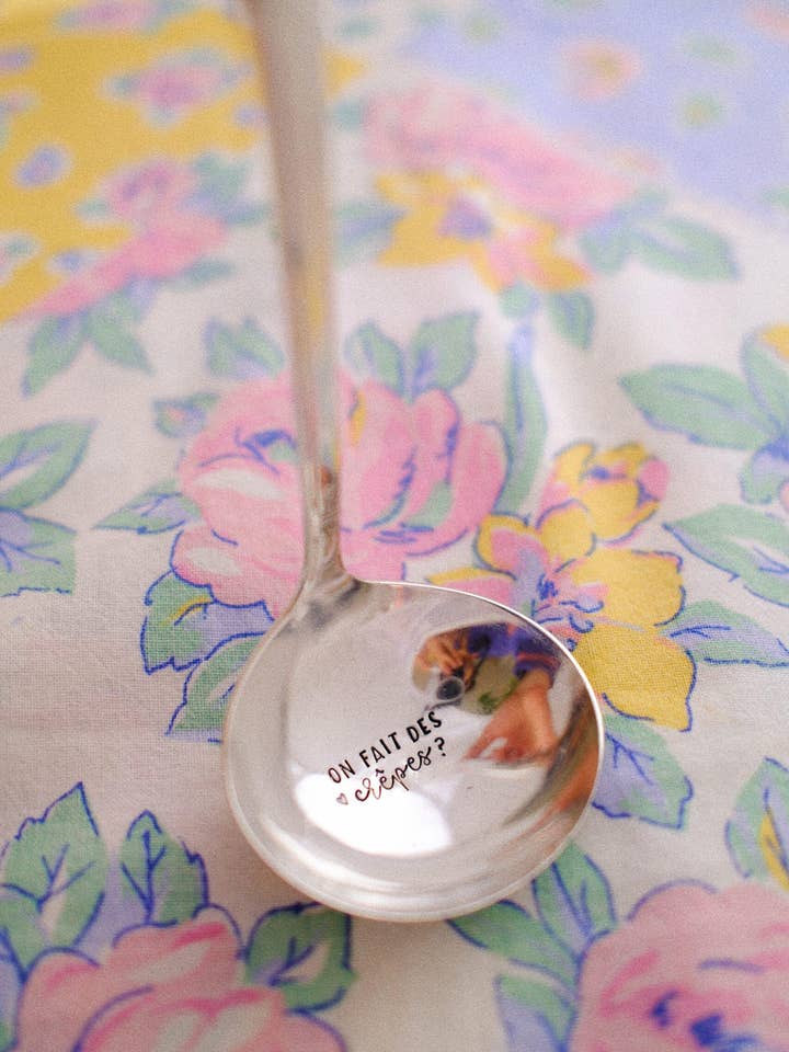 Small vintage ladle engraved "Shall we make pancakes?" for wholesale by Les Petites Cuillères De Juliette
