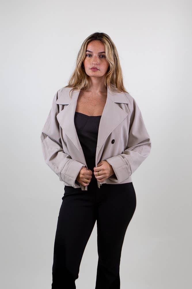 KZELL PARIS - Wholesale Trenchcoat - Dames - Korte trenchcoat met knopen en reverskraag (8681)