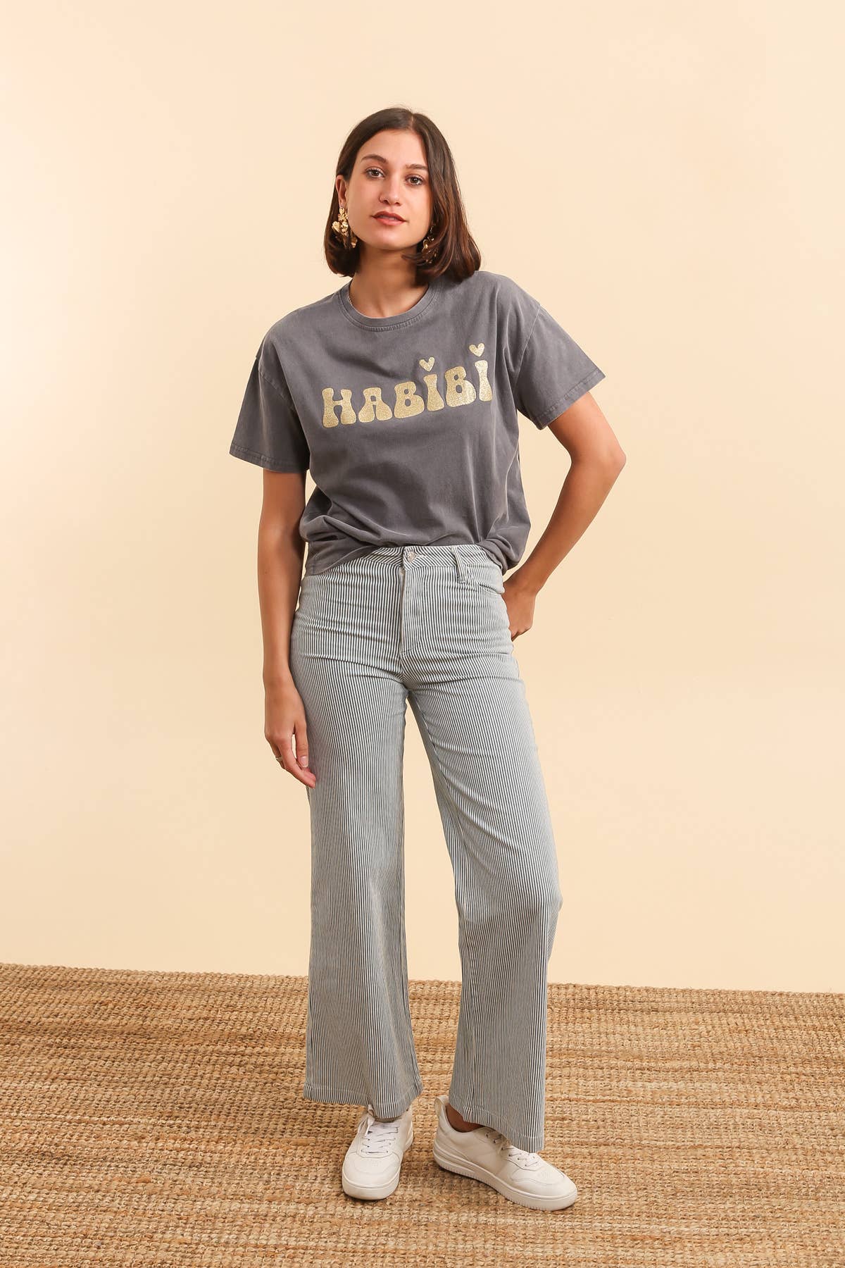 INSPIRATION STUDIO - Wholesale T-Shirt - Women's - Faded Effect Screen-Printed "Habibi" T-Shirt - REF 901678