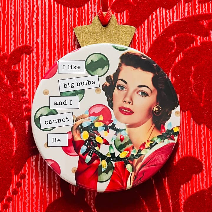 J'AIME LES GROSSES AMPOULES ET JE NE PEUX PAS MENTIR - ORNEMENT DE NOËL VINTAGE POUR FEMMES pour la vente par Stuck On Joy