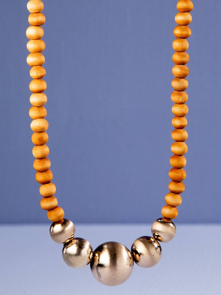 Elegant Beaded Necklace for wholesale by Urbanista Outlet