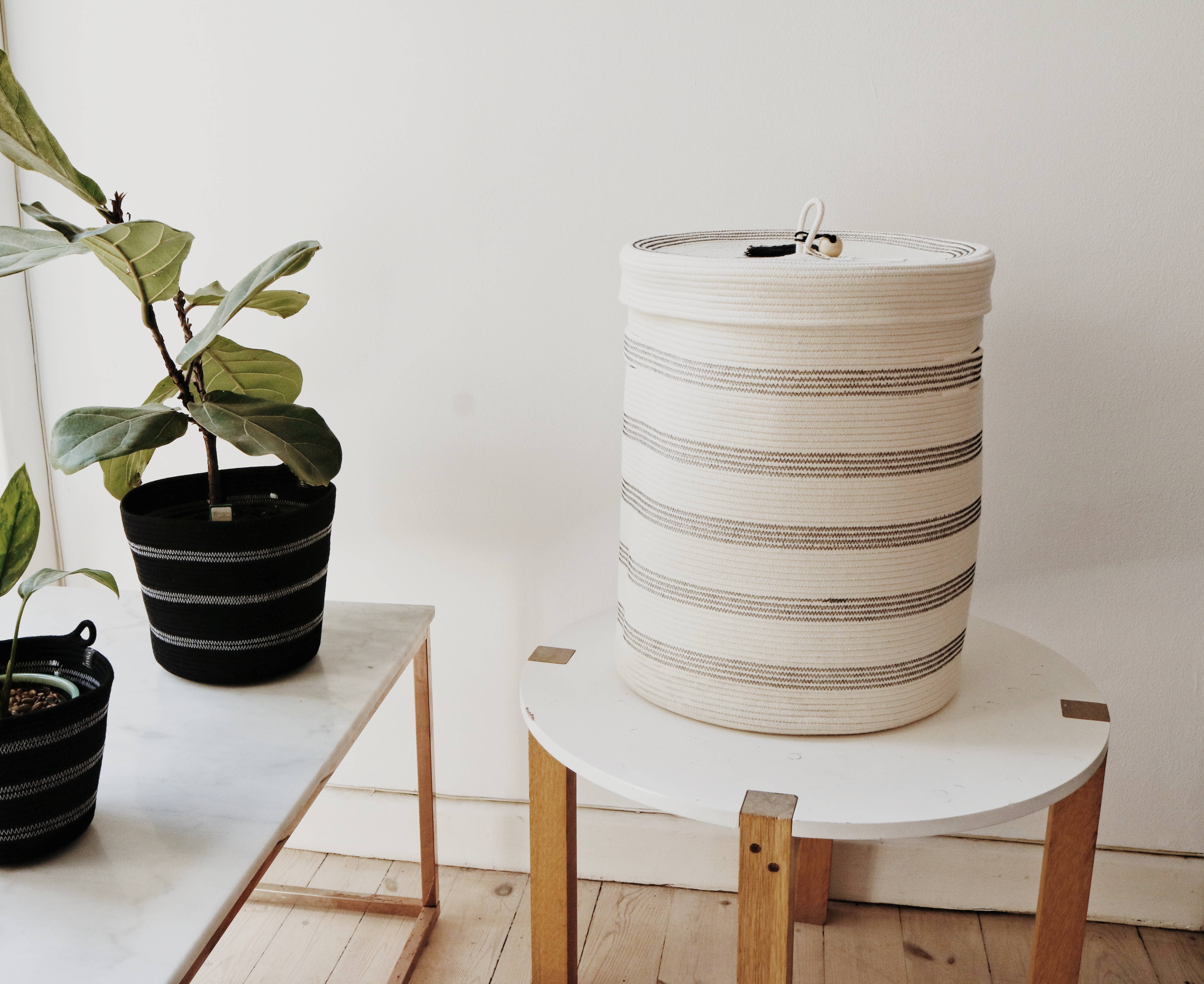 Mia Mélange - Wholesale Laundry Basket - Lidded Laundry Basket - Stitched Black (tassel)2