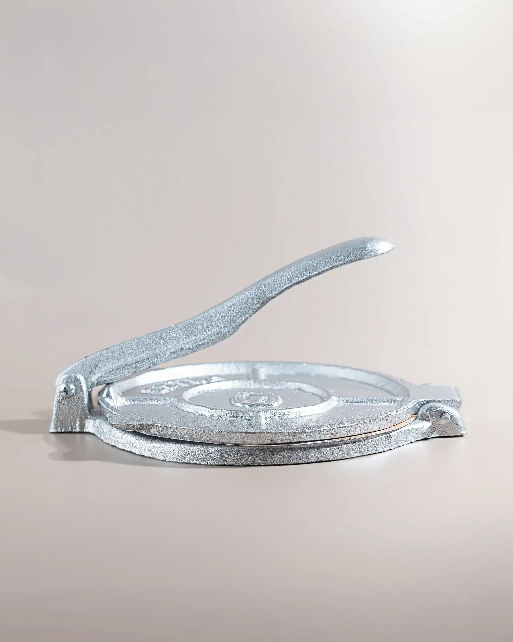  HERNÁN - Wholesale Kitchen Tool/Gadget - Cast Iron Authentic Mexican Tortilla Press6