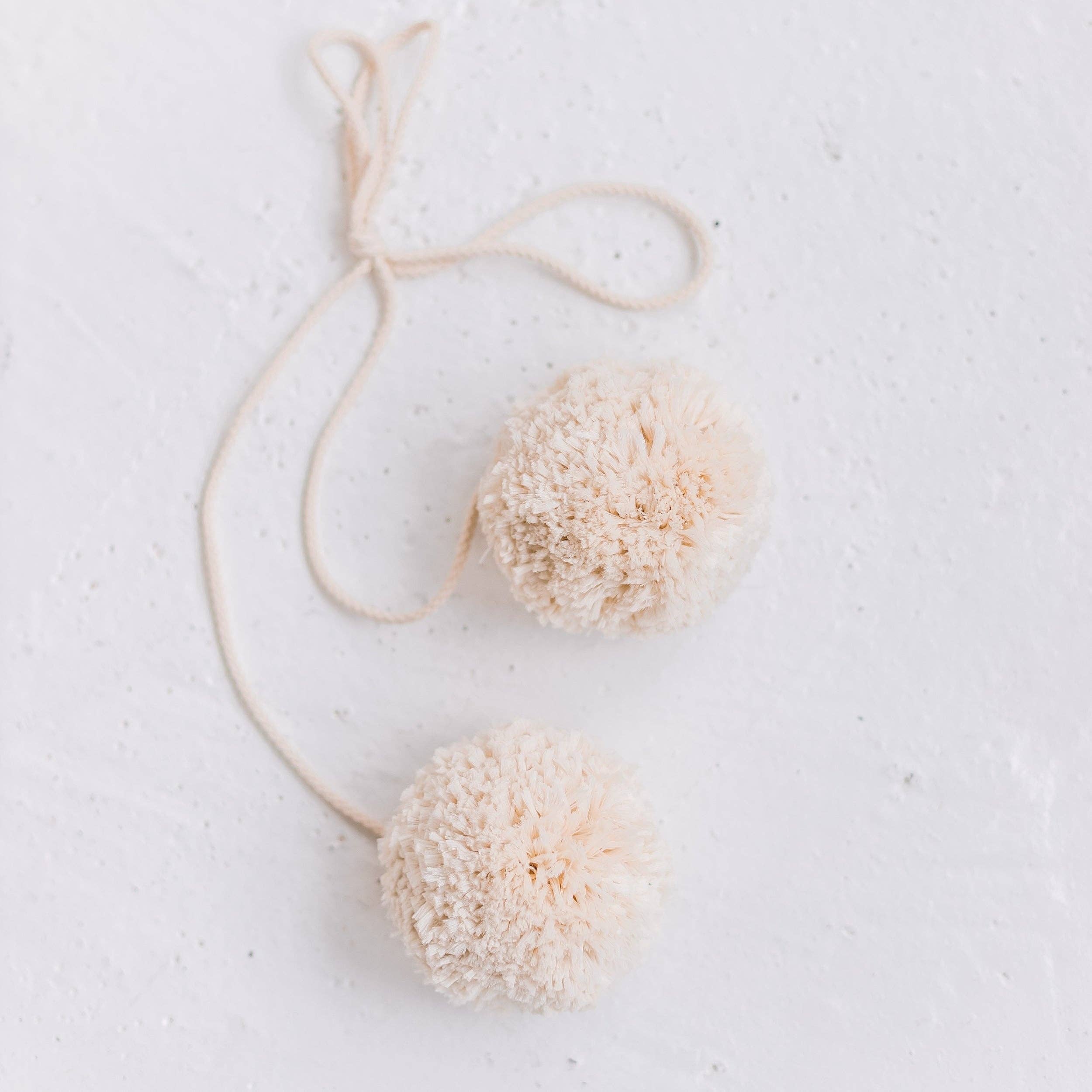 MINICAMP – Tenda - Crianças por atacado – Topos de Tenda Teepee com Pompons - Pompons Decorativos | Cor: Bege2