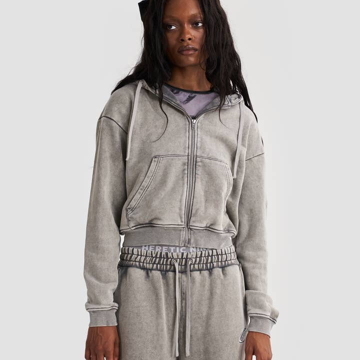 Avslappnad huvtröja med dragkedja i stentvättad grå för wholesale av Heretic Nine