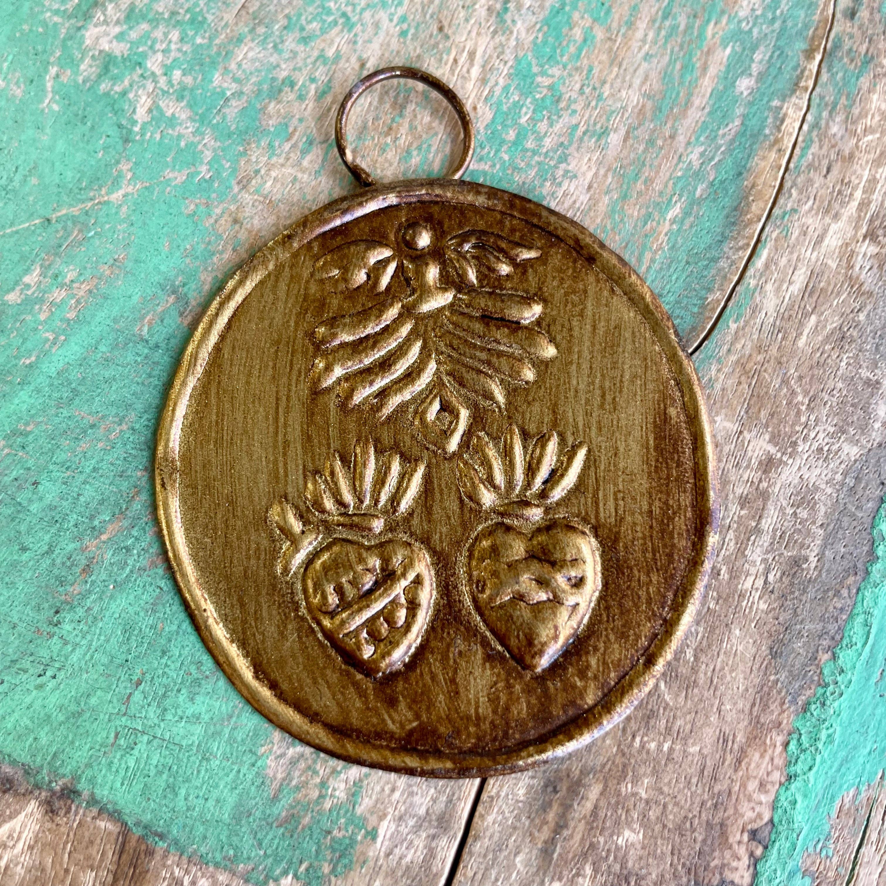 Love and Honor Jesus LLC – Pendente/pingente individual por atacado – Medalhões de latão9