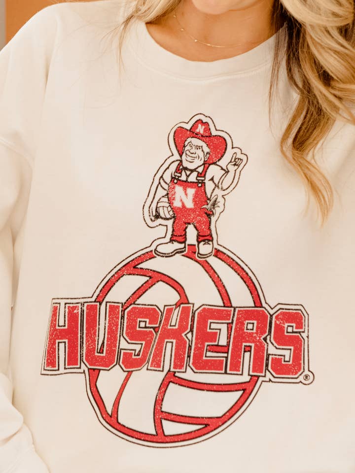 LivyLu - Wholesale Graphic Sweatshirt - Unisex - Nebraska Huskers Volleyball Mascot Wht Thrifted Sweatshirt