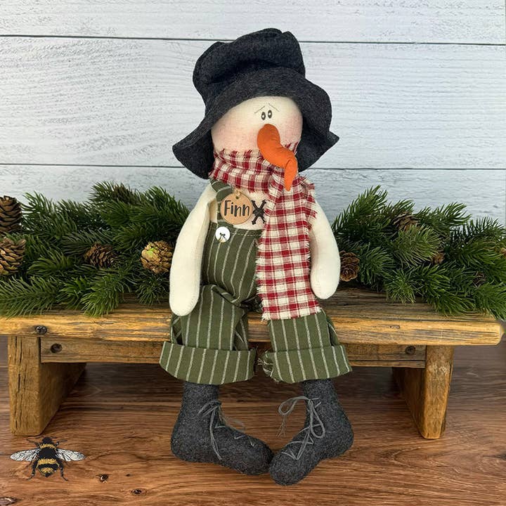 Finn le bonhomme de neige au nez bouclé pour la vente par Honey and Me