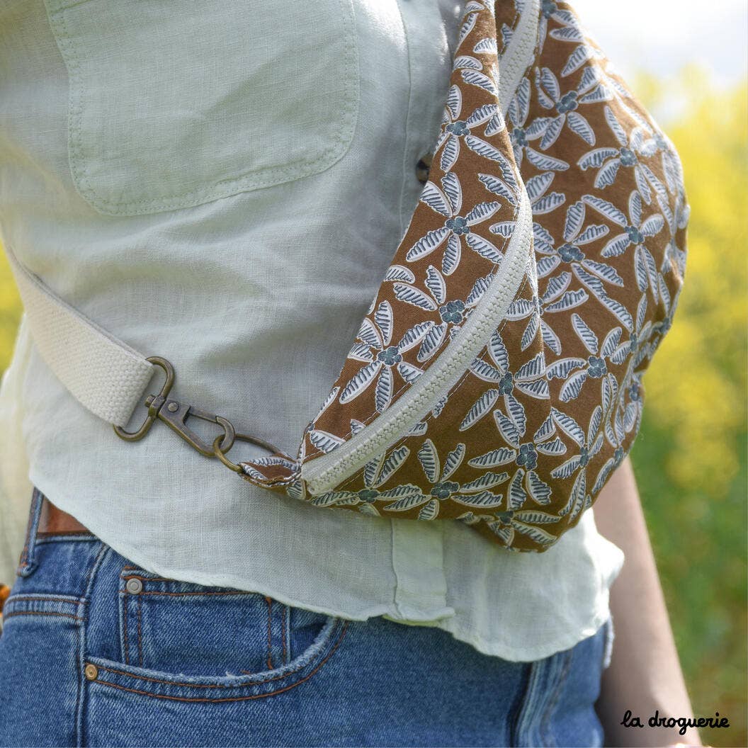 LA DROGUERIE - Vendita all'ingrosso Kit da cucito creativo - Cartamodello per marsupio foderato con tracolla regolabile2