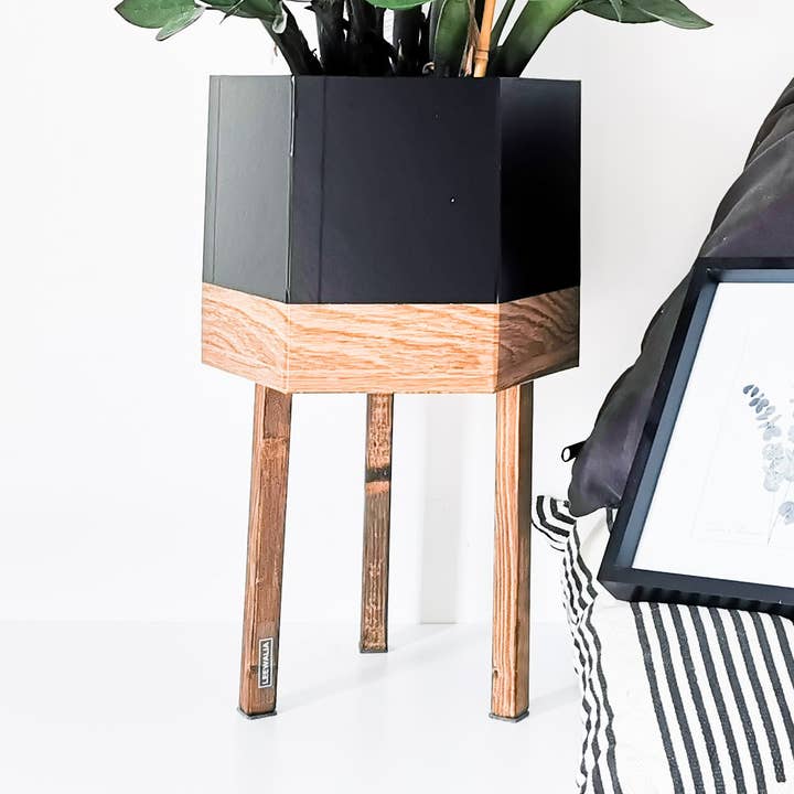 Portavaso GEO su piedistallo per la vendita all'ingrosso da parte di Leewalia