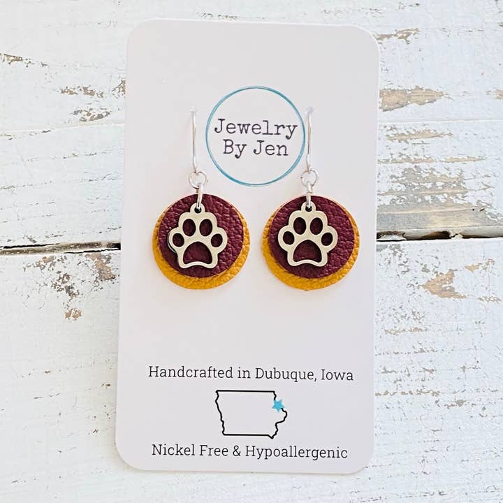 Paw Charm Øreringe: Maroon & Sennep for engroshandel hos Jewelry By Jen