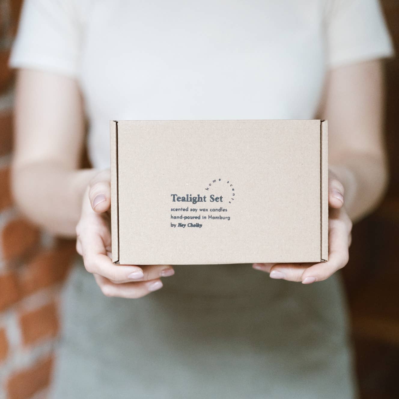 Hey Chalky GmbH – Großhandel Teelichter – The Library Teelichter | Sojawachskerzen | Handgemacht | Deutschland