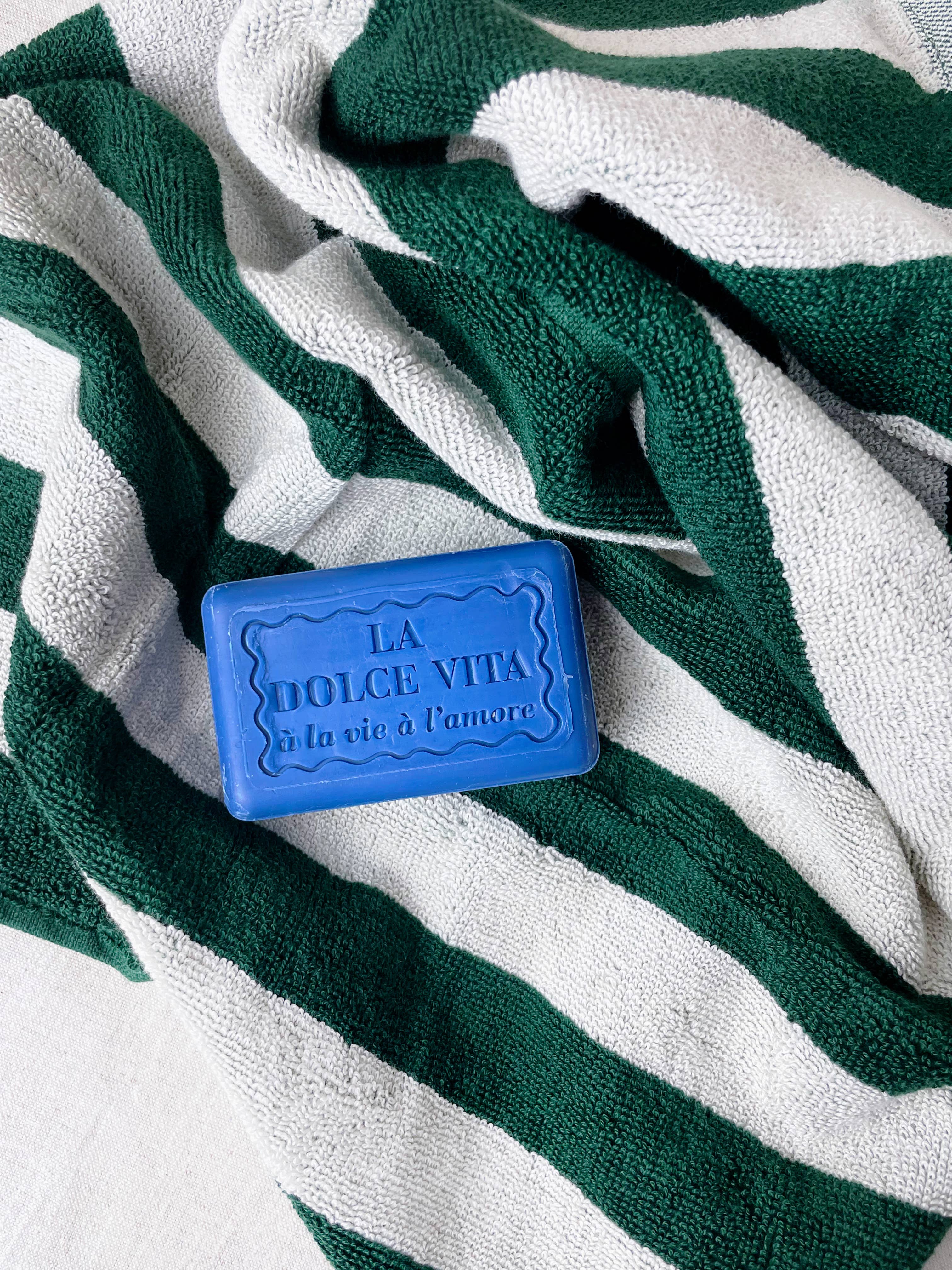 Un baiser français s'il vous plaît - Wholesale Bar Soap - French organic soap5