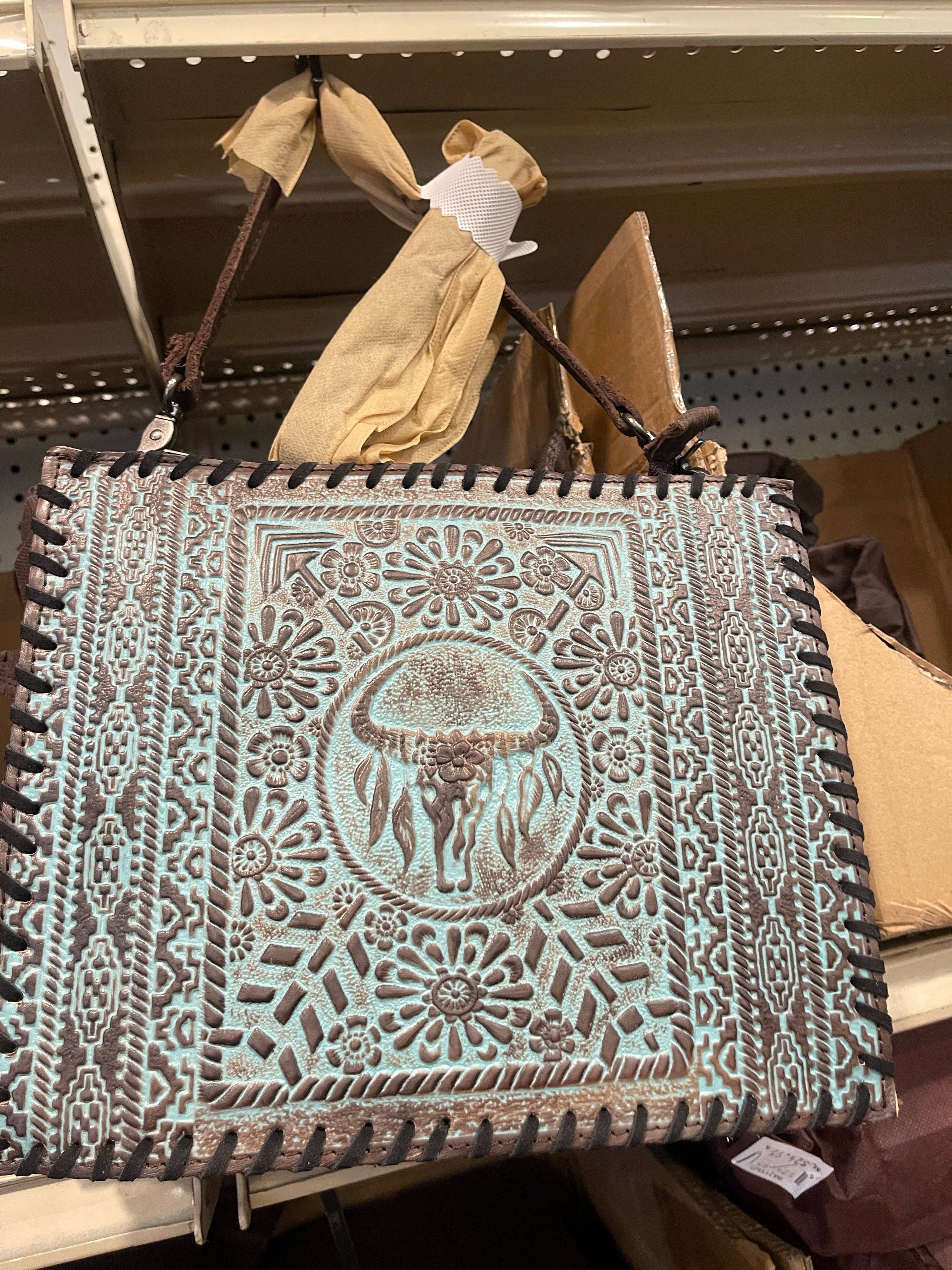 Broads Market - Wholesale Crossbody Bag - Women's - Tooled Cowskull Chain Purse3