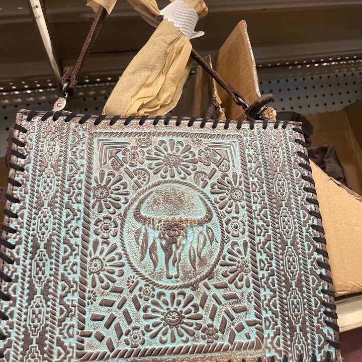 Broads Market - Wholesale Crossbody Bag - Women's - Tooled Cowskull Chain Purse3