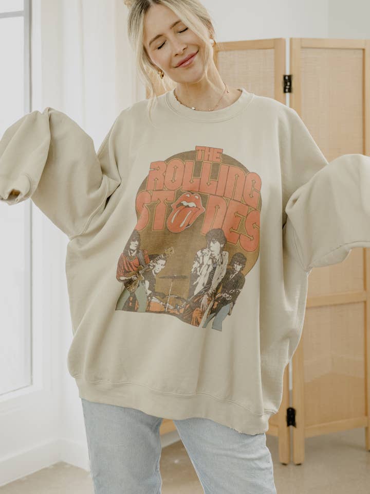 LivyLu - Wholesale Graphic Sweatshirt - Unisex - Rolling Stones Stage Circle Sand Thrifted Graphic Sweatshirt