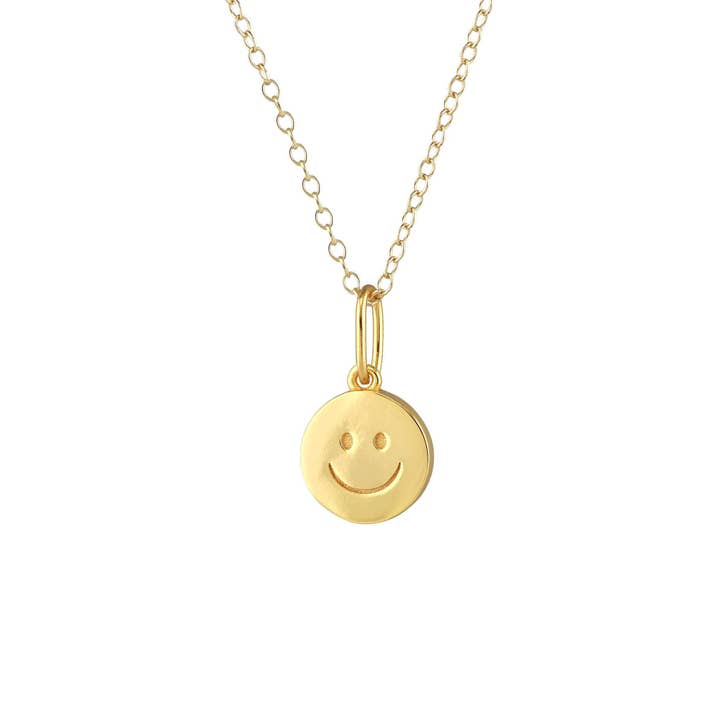 Happy Charm-Halskette aus 18 Karat Vermeil-Gold | Anhänger aus Sterlingsilber mit Goldfüllung | Kette aus Sterlingsilber, 16-18 Zoll, nickelfreier Versand aus CA für den Großhandel von Kris Nations