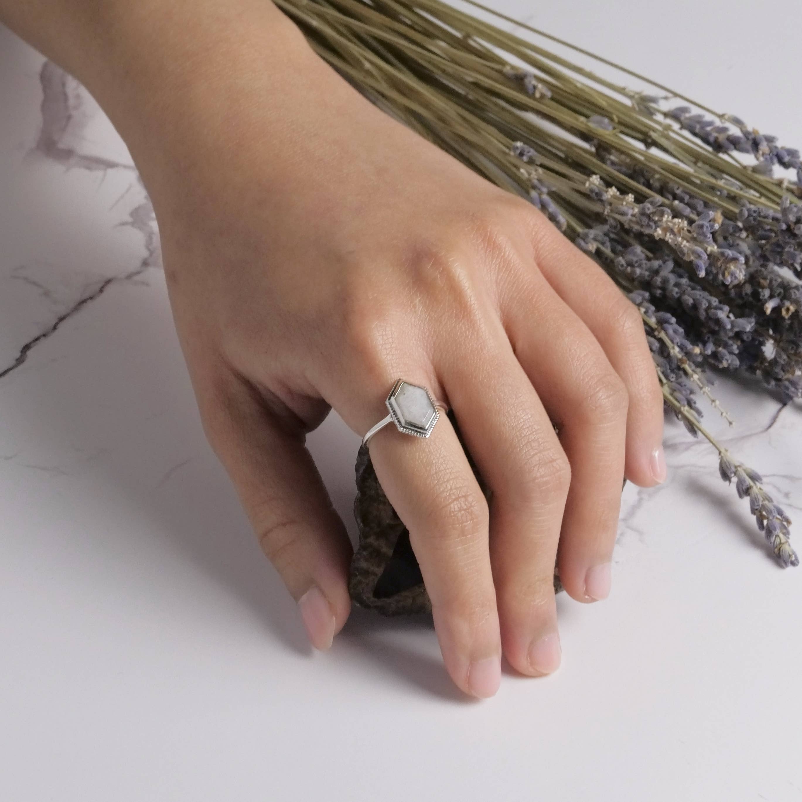 Baizaar - Vendita all'ingrosso Anelli con pietra singola/solitario - Anello solitario in argento sterling con pietra di luna - SR1221