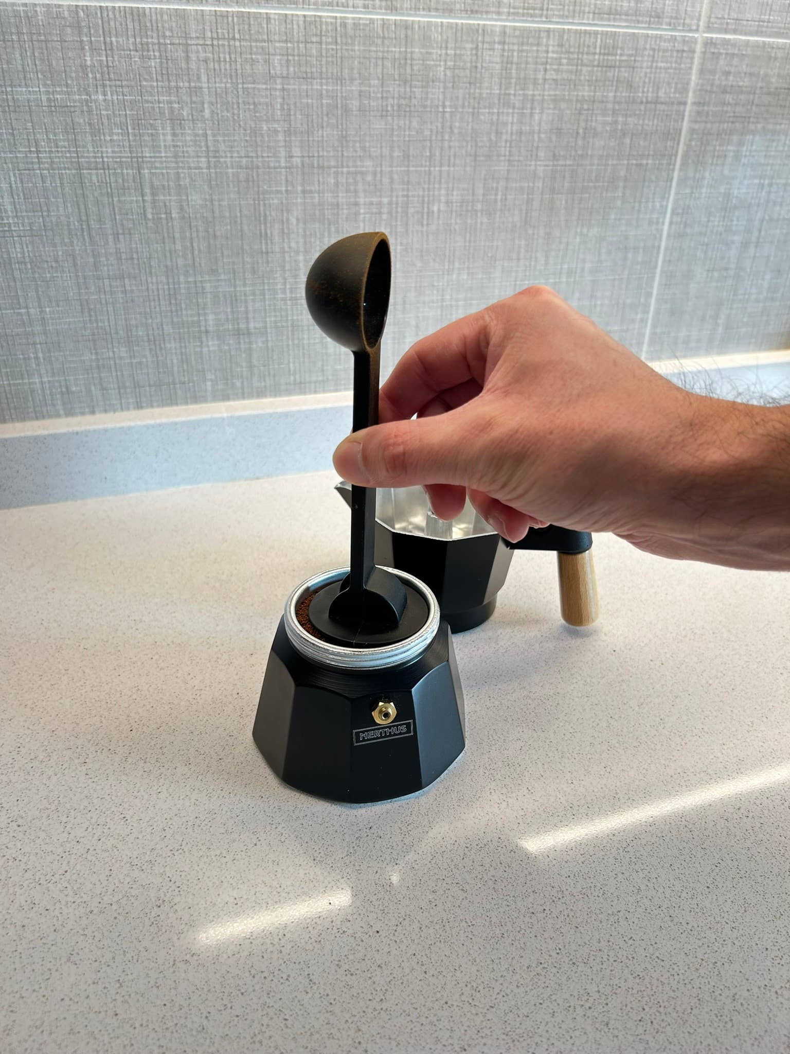 Vin Bouquet (Find It Import & Export Sl) – wholesale Percolator – Italian Induction Coffee Maker 6 cups Black Wood Design4