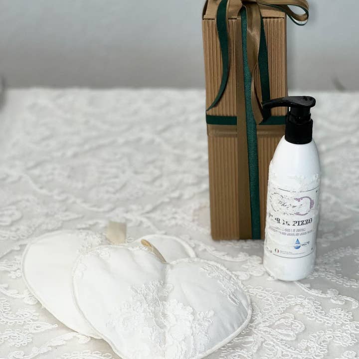 Christmas Box Lace Flower and Potholders Spray for wholesale by Chez Moi