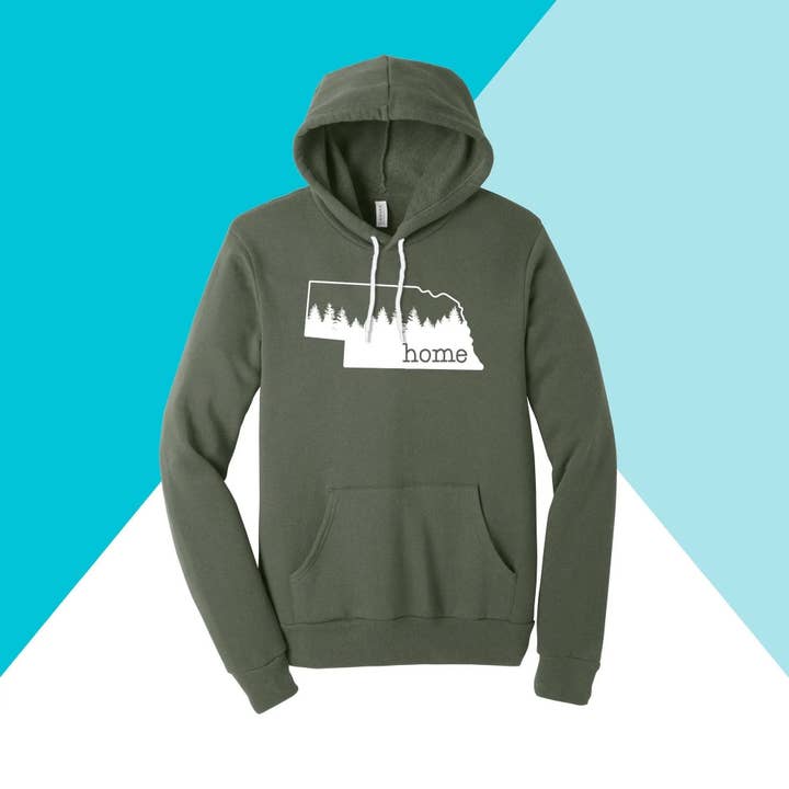 Sweat à Capuche Unisexe Nebraska Home Pine Trees pour la vente par North Owl Apparel