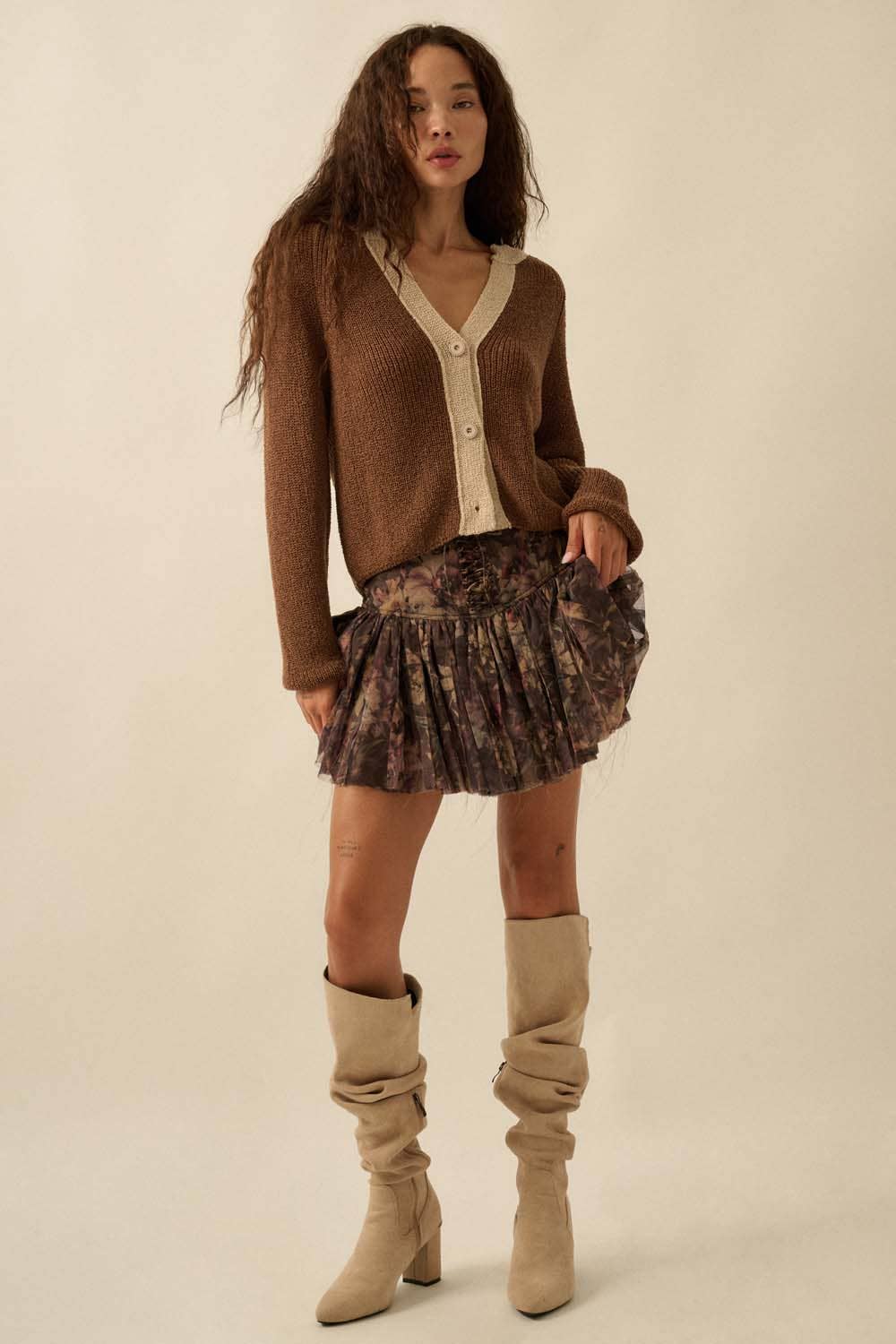 Promesa USA – Engroshandel Skørt - Dame – Mininederdel med blomsterprint, lav talje, snøre og plisseringer9