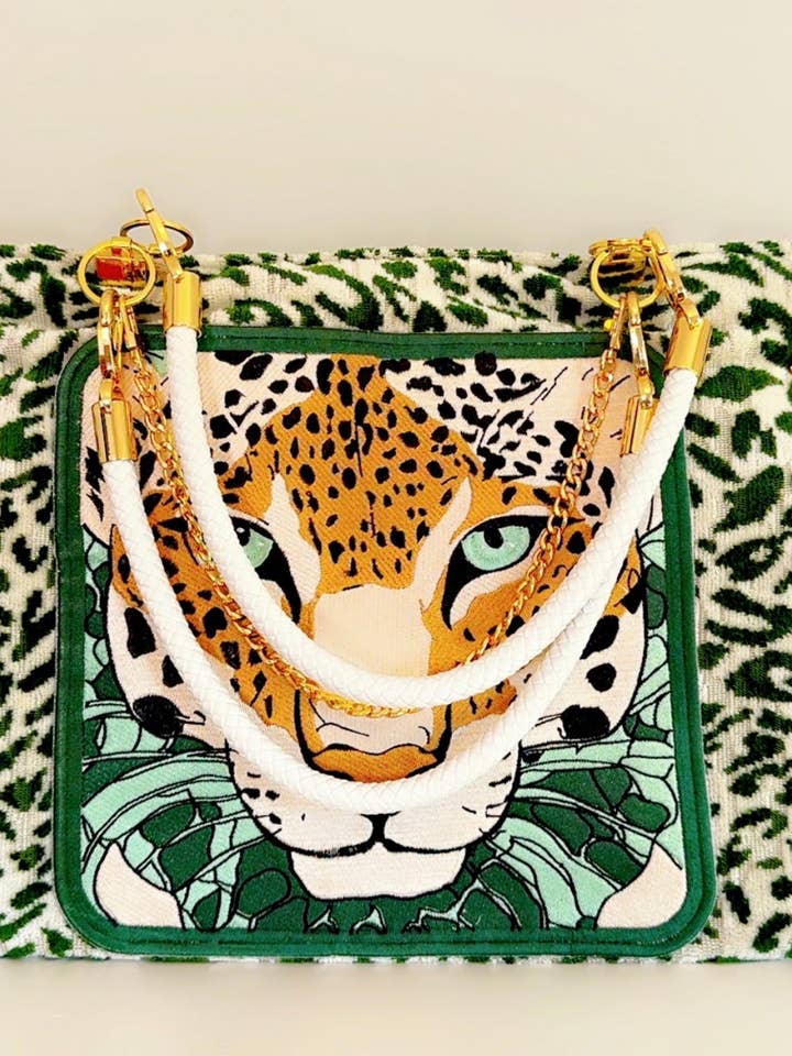 ÉPUISÉ Soderena Original Leopard Tote pour la vente par Soderena Designs