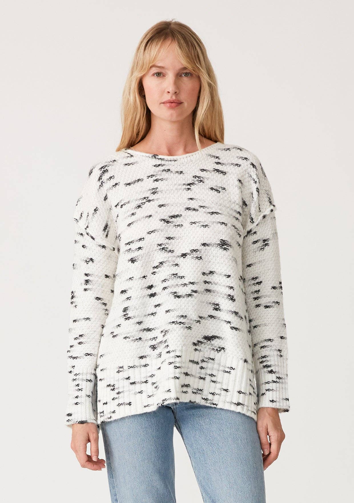 Ivory Black Round Neck Long Sleeve Oversized Pullover for wholesale on Faire
