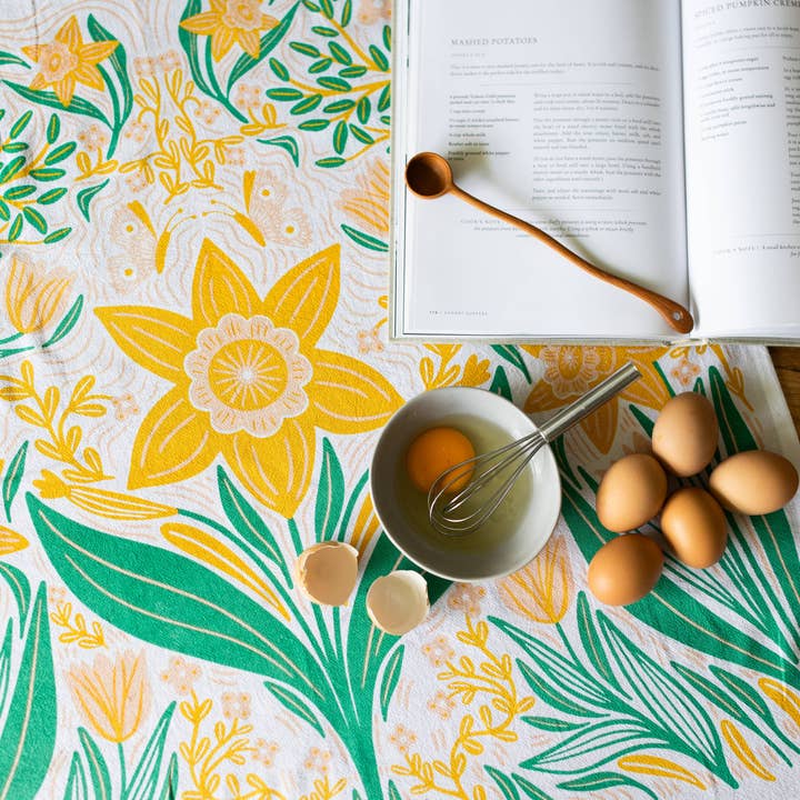 Daffodil Tea Towel – Spring Floral Accent for wholesale by Gingiber