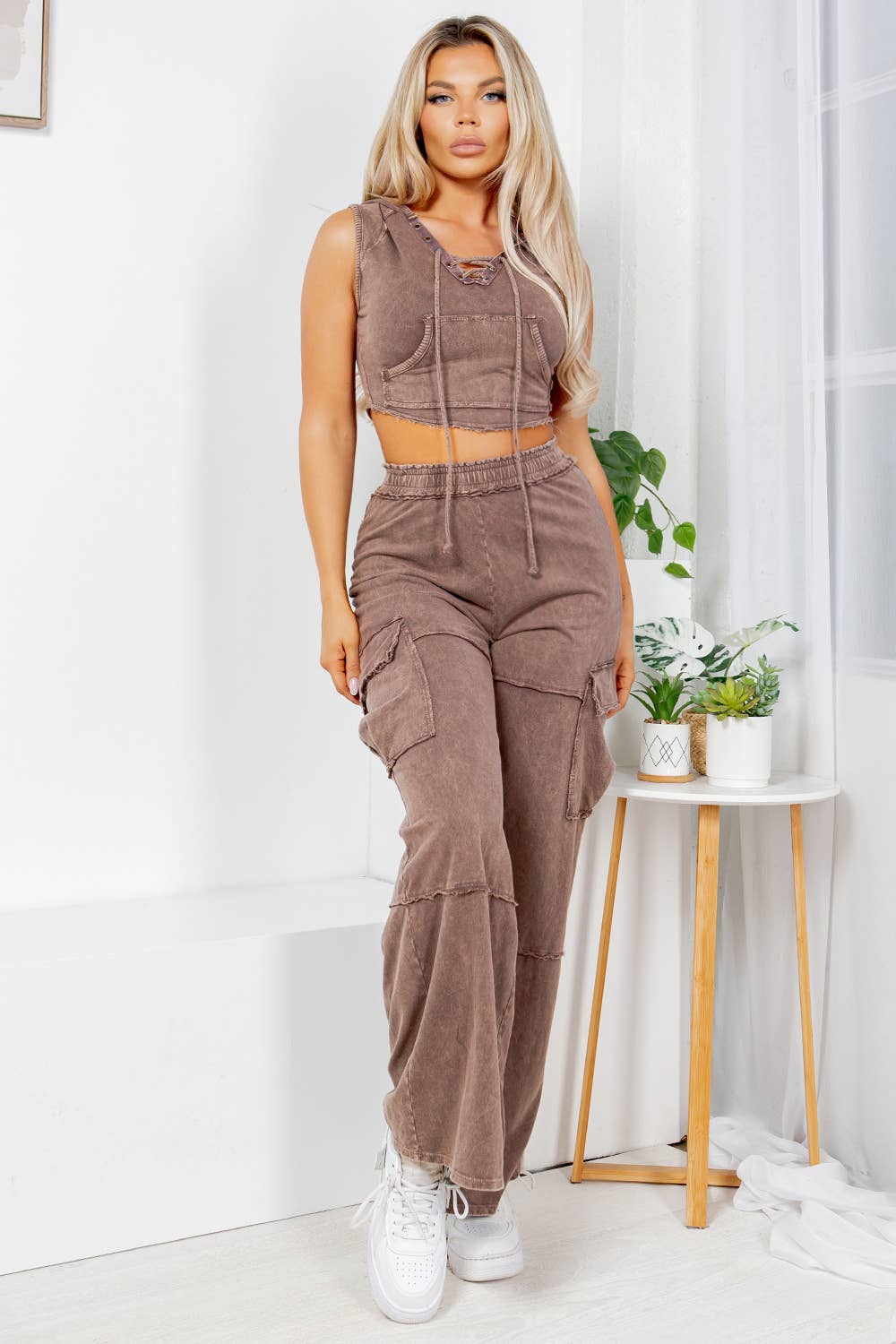 Jour - Vente Ensemble de vêtements d'intérieur – femme - Haut court à capuche délavé aux minéraux et pantalon à poche cargo GD560914