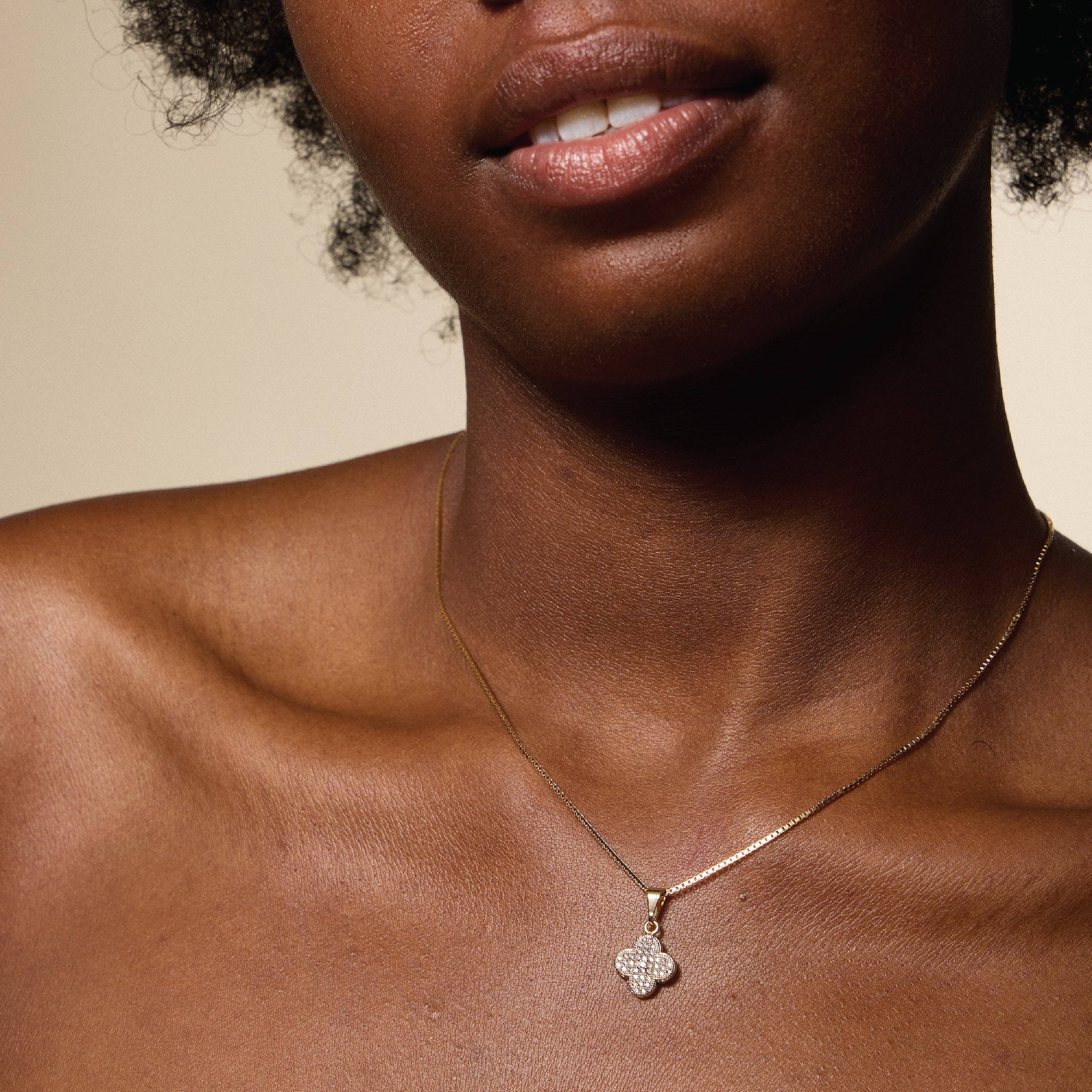 GD Guld Fyldt Kløver Vedhæng Halskæde med Boks Kæde for engroshandel på Faire4