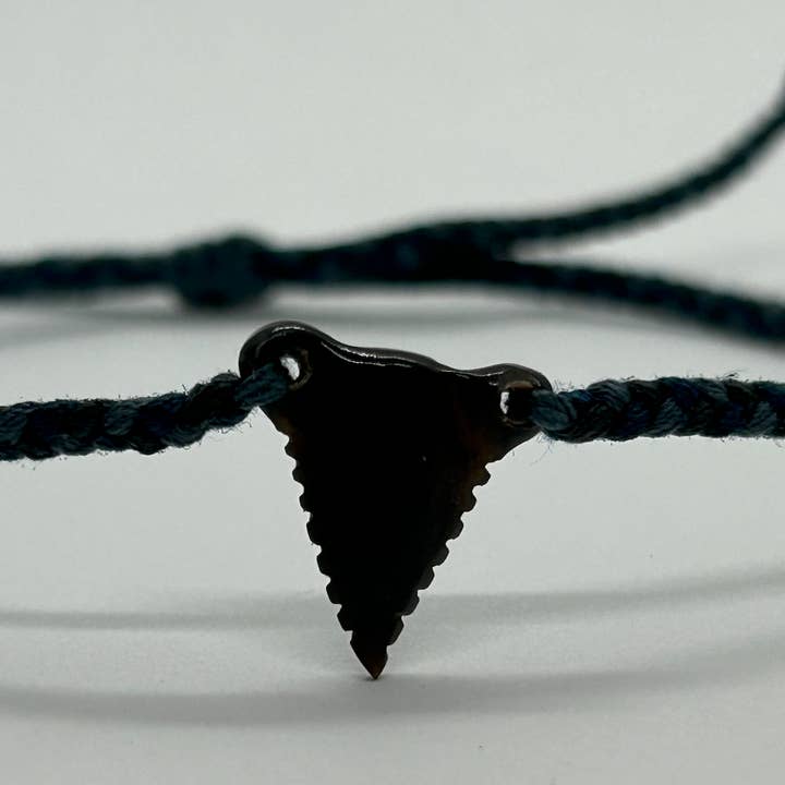 Collection de bracelets en corne noire - Shark Tooth pour la vente par bali y'all