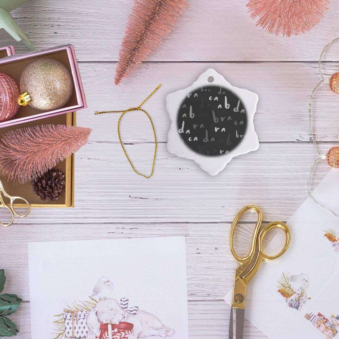 3dRose - Vendita all'ingrosso Decorazione - 3dRose, Abracadabra design tipografico divertente. Testo in sfumature di grigio su nero, Ornamento5