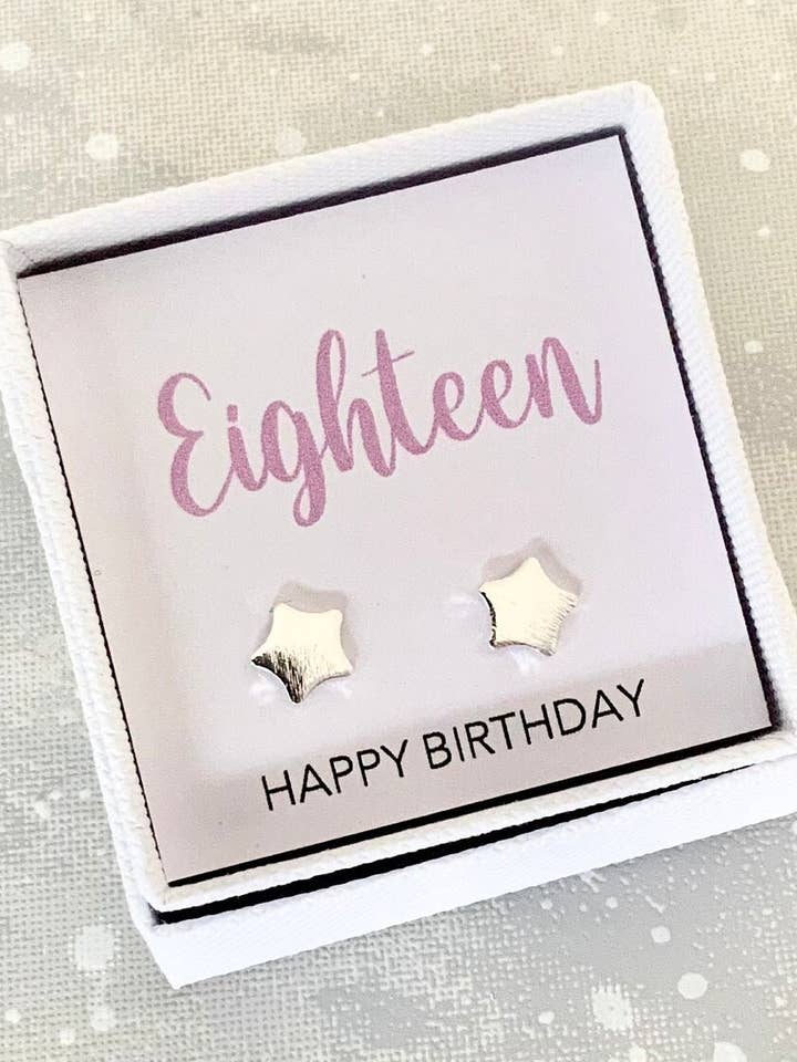 Orecchini a bottone a stella personalizzati per il 18° compleanno per la vendita all'ingrosso da parte di The Gift Club